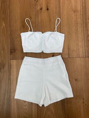 White High-Rise Women’s Shorts with Subtle Stitch Detail